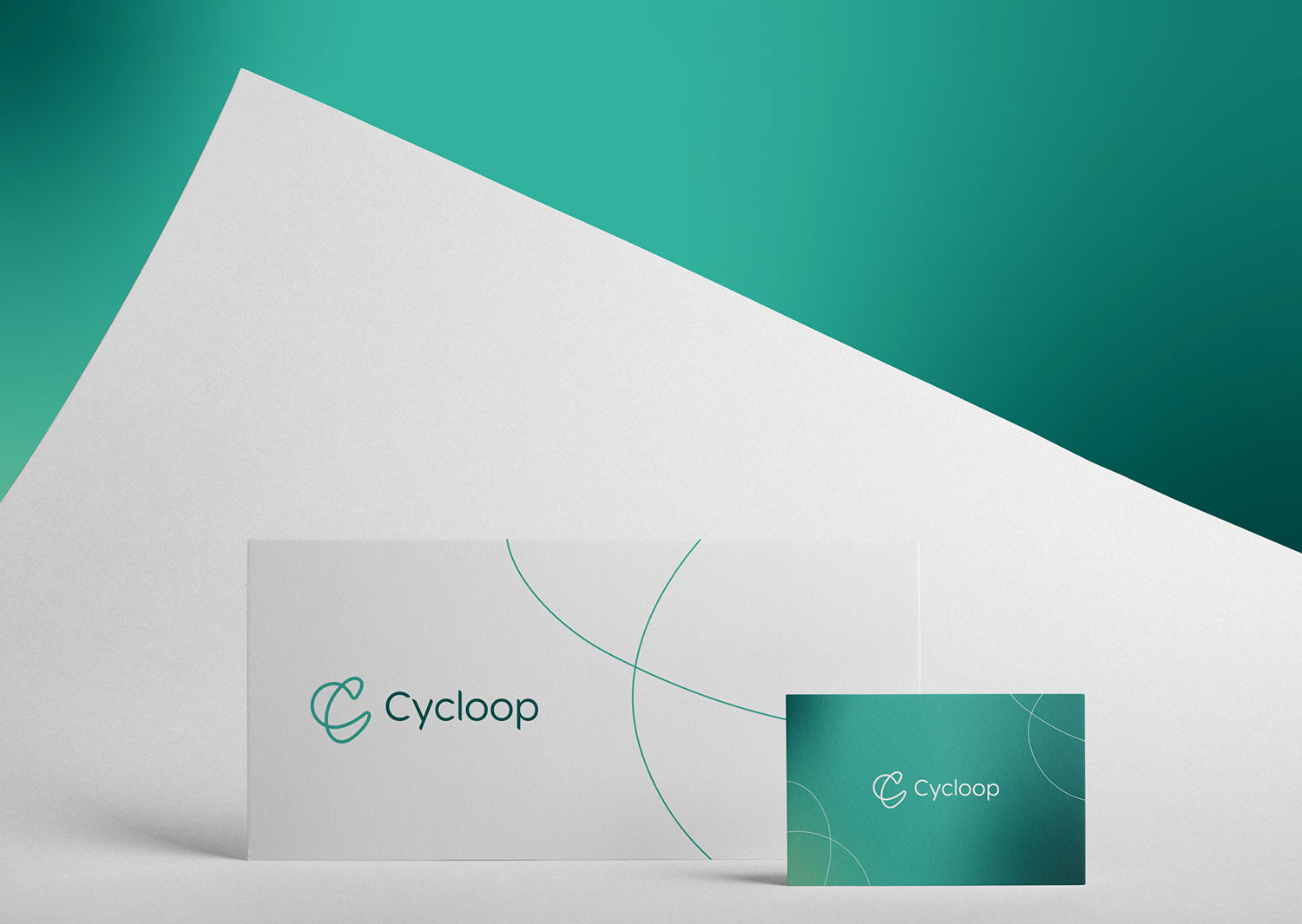 Logo e brand identity di Cycloop realizzato da SEBA! grafico di Gravellona Toce nel VCO della carta intestata, della busta da lettere e del biglietto da visita verde