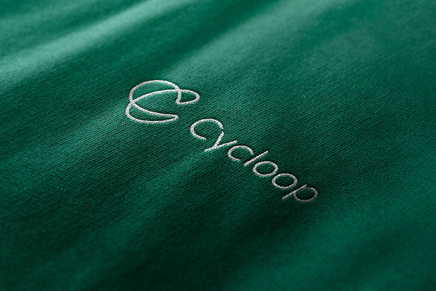 Logo e brand identity di Cycloop realizzato da SEBA! grafico di Gravellona Toce nel VCO del logo ricamato in bianco su sfondo verde