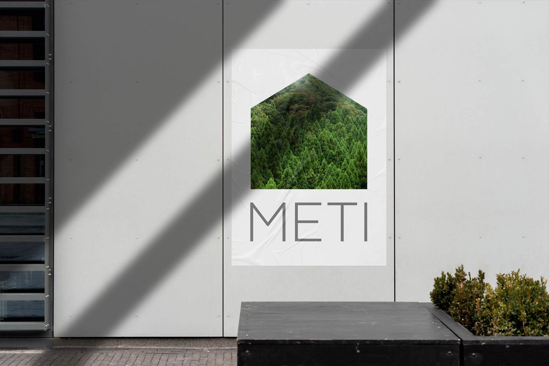 Logo e brand identity di Meti realizzato da SEBA! grafico di Gravellona Toce nel VCO di un manifesto bianco e verde con la scritta METI